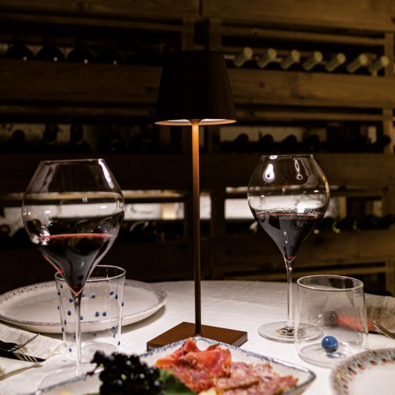 Wireless rechargeable LED lamp: Elegance and freedom of lighting!