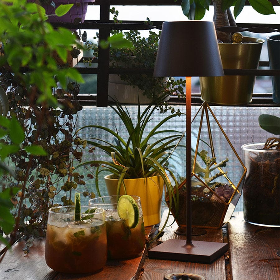 Wireless rechargeable LED lamp: Elegance and freedom of lighting!